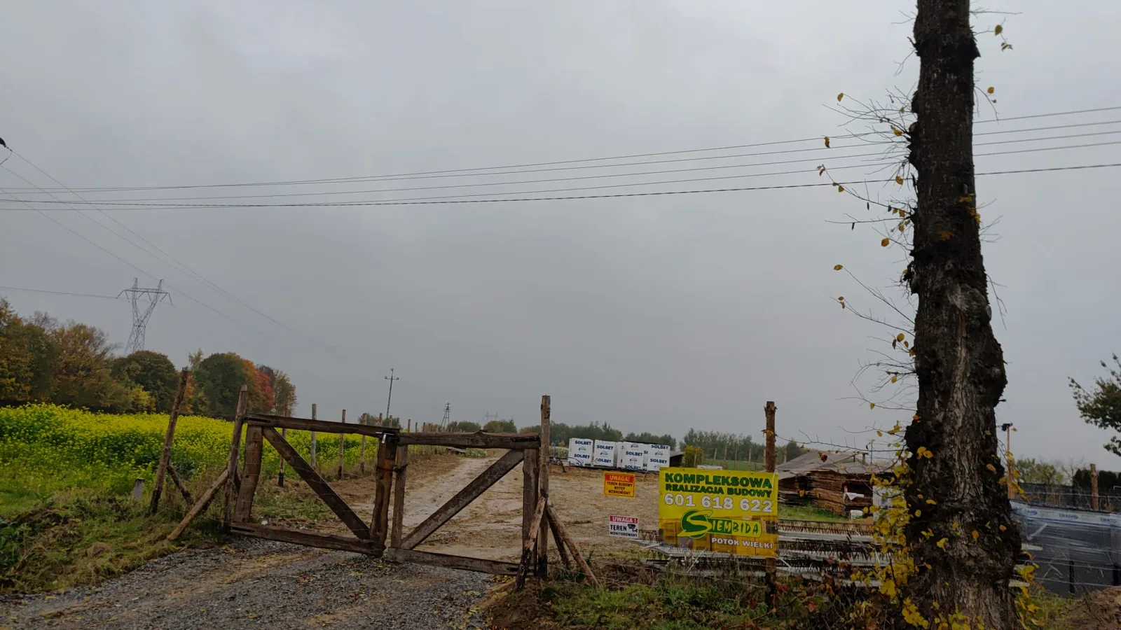 Teren nowej inwestycji budowlanej w Brzozówce