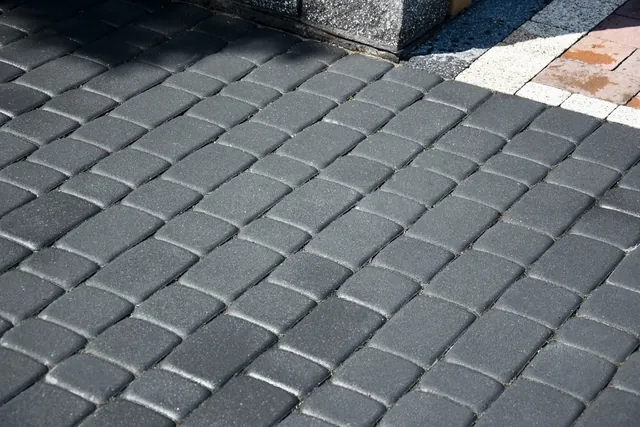 Realizacja z elementami Styrobud Nostalit przy domu