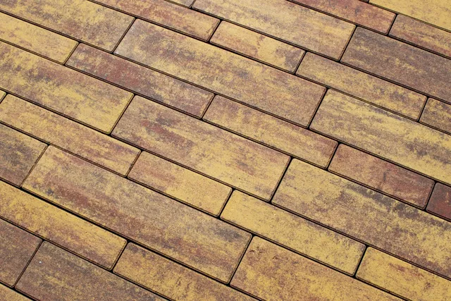 Realizacja z elementami Styrobud Novi przy domu