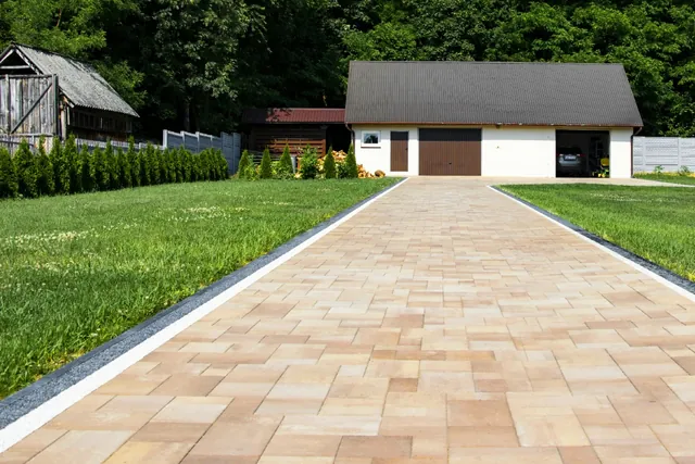 Realizacja z elementami Styrobud Resto przy domu